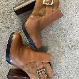 Cognac brown Sam Edelman stacked heel booties.